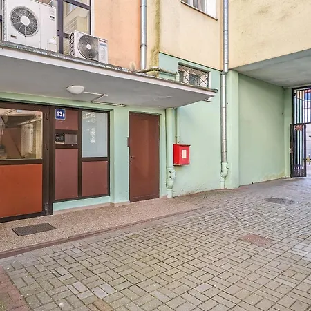 아파트 Comfortable Studio With Balcony Located 600 M From The Beach By Rent Like 그디니아