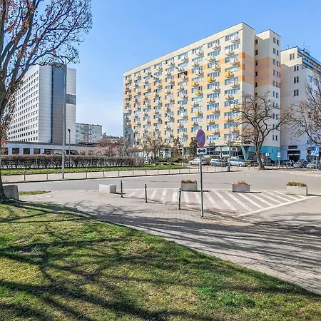 Comfortable Studio With Balcony Located 600 M From The Beach By Rent Like 아파트 *